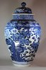 Y231 Large Japanese blue and white Arita octagonal vase and cover