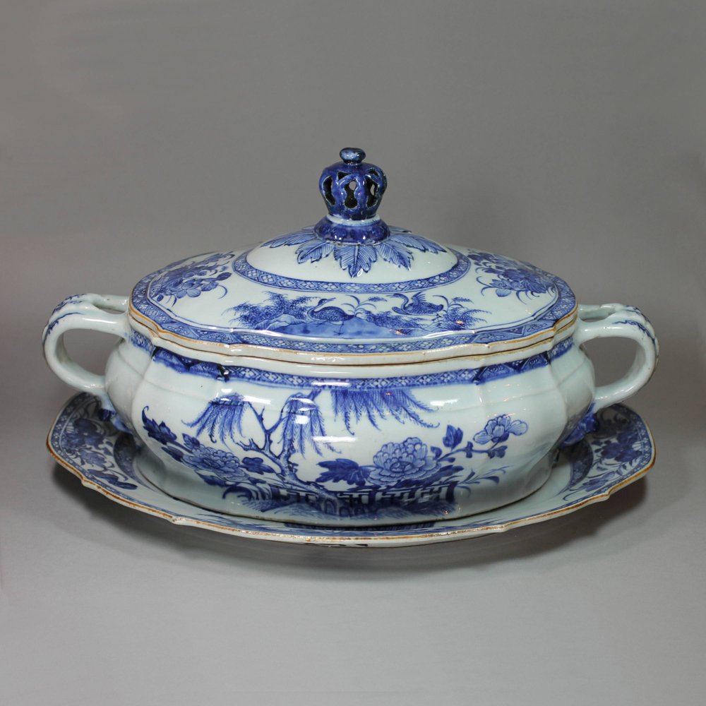 Y270 Large Chinese blue and white tureen, cover and stand