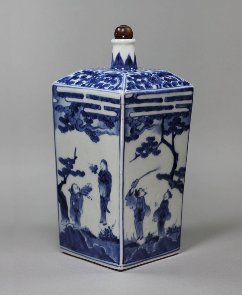 Y314 Japanese blue and white sake flask, c.1680