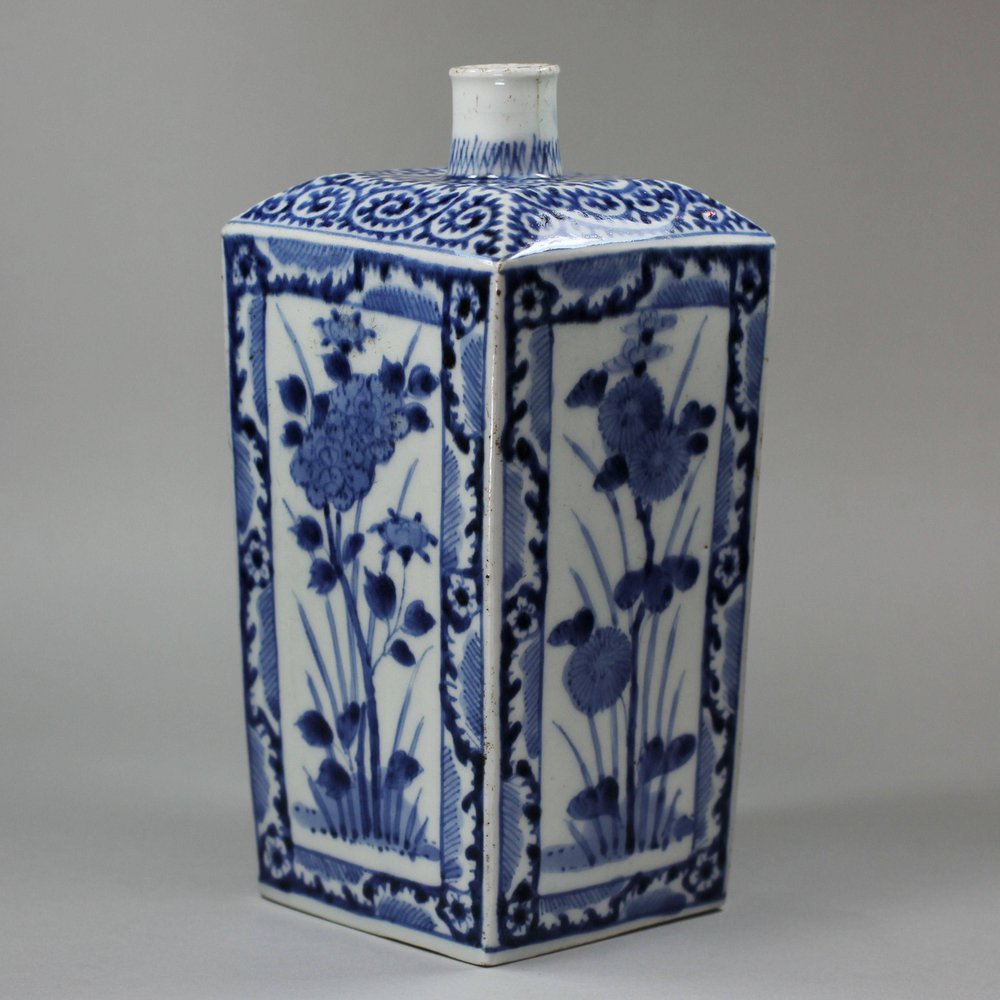 Y315 Japanese blue and white sake flask, c.1681