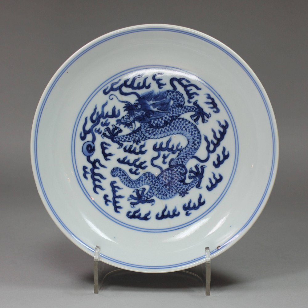 Y339 Blue and white 'dragon' dish