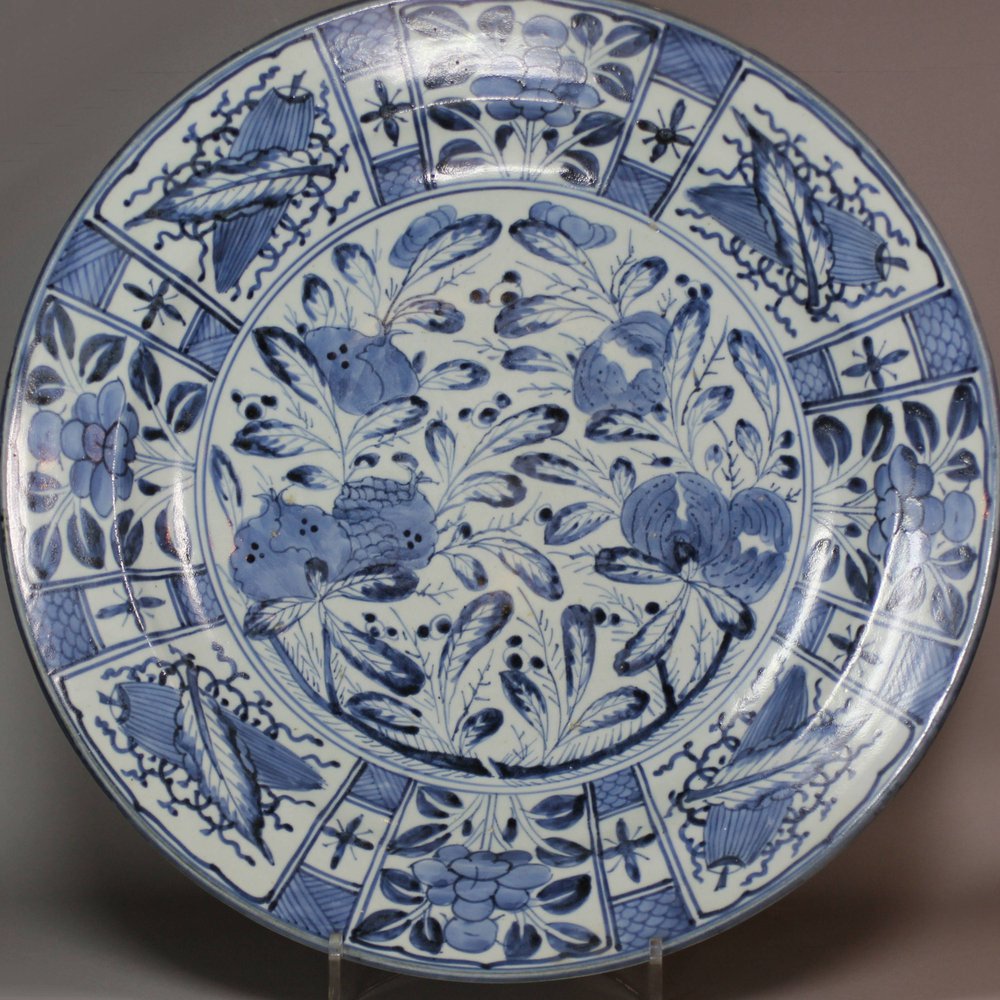 Y353 Japanese blue and white Arita charger, 17th century