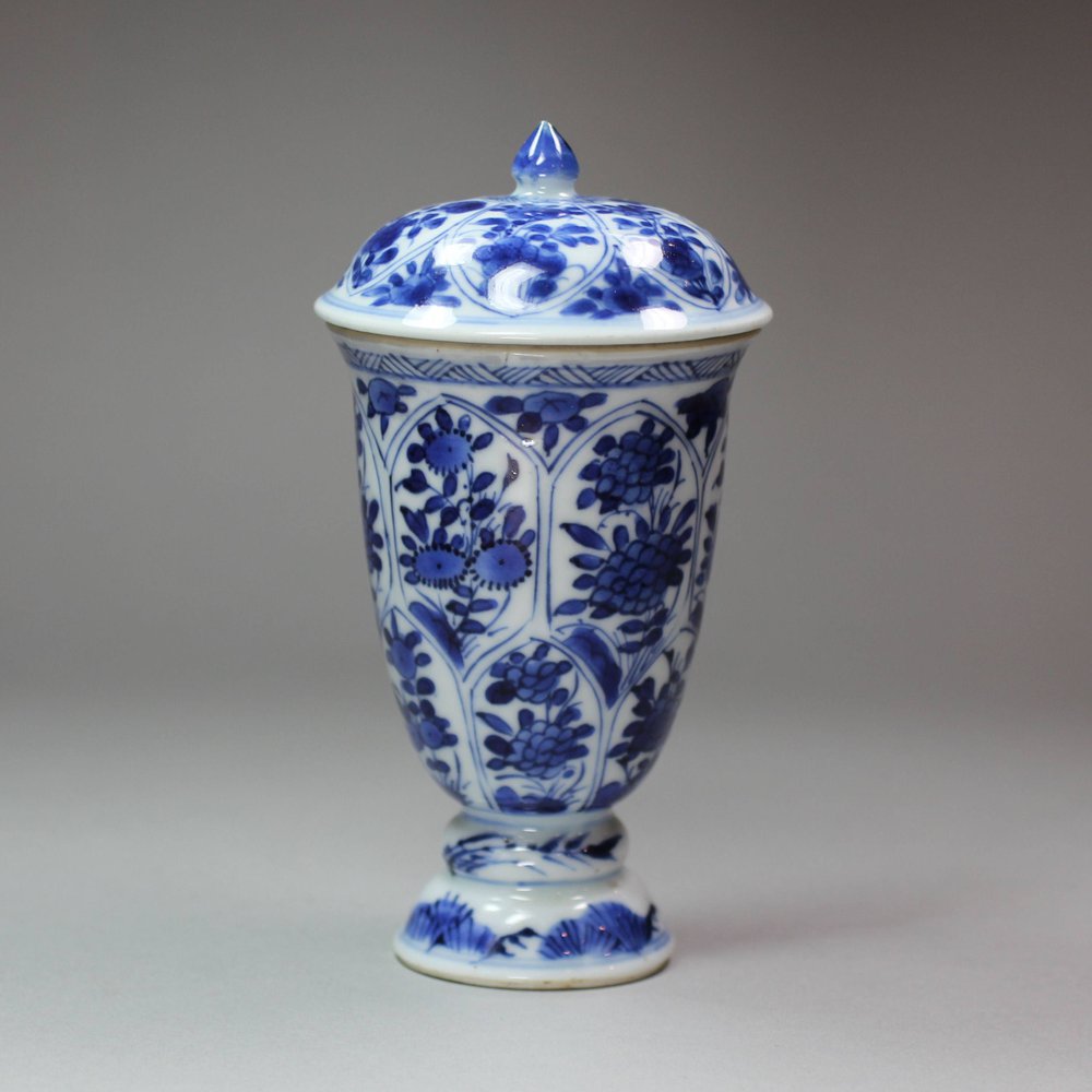 Y355 Blue and white beaker and cover, Kangxi (1662-1722)