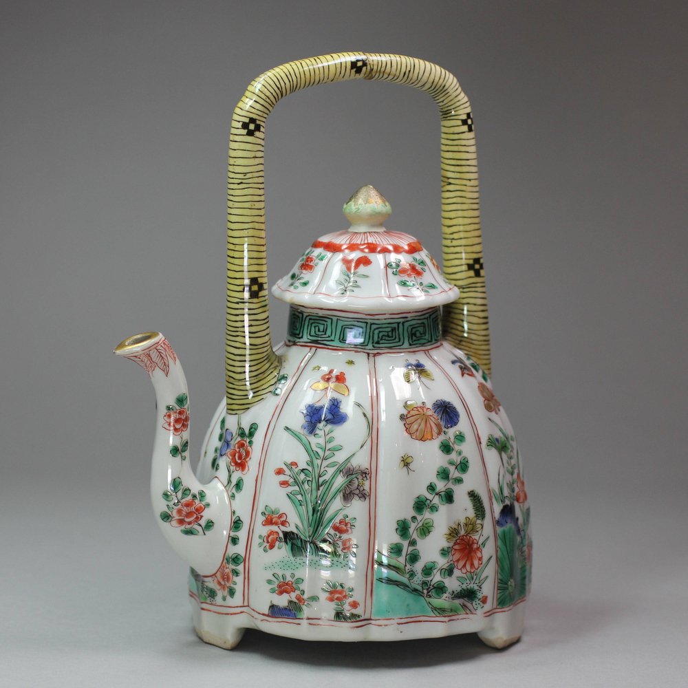 Y396 Famille verte teapot and a cover, Kangxi (1662-1722)