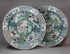 Y410 Pair of famille verte chargers, Kangxi (1662-1722)