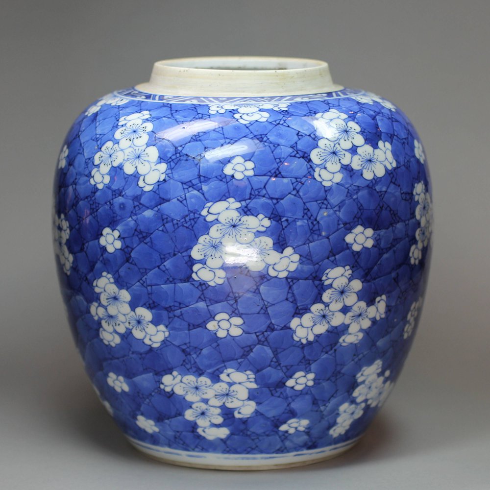 Y412 Blue and white jar, Kangxi (1662-1722)