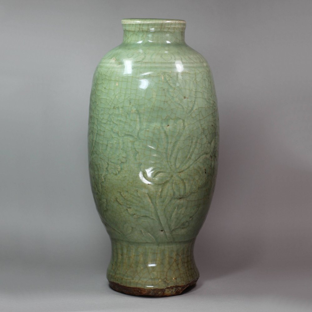 Y43 Celadon vase, 15th century