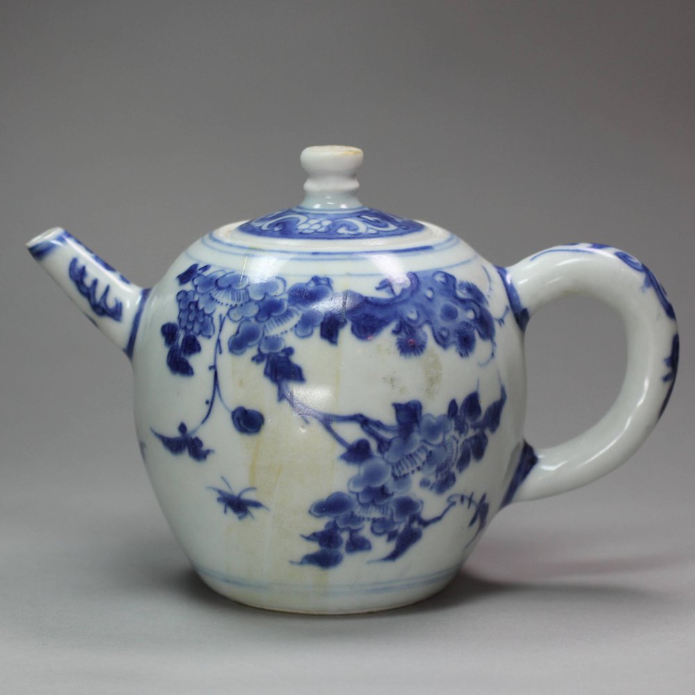 Y442 Blue and white teapot and cover, circa 1640