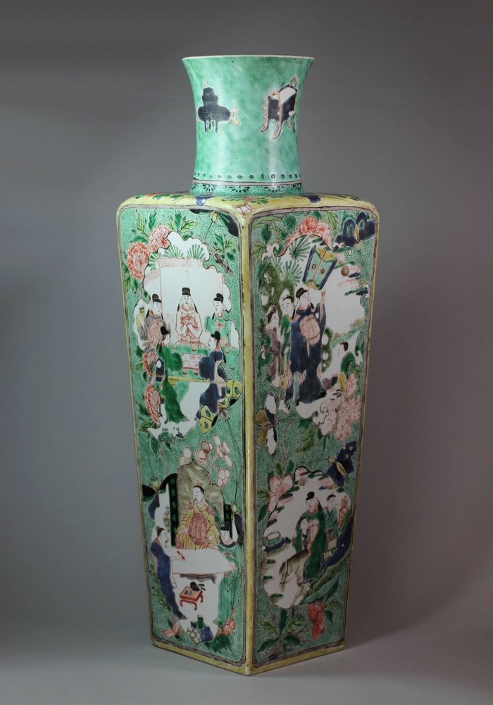 Y511 Famille verte square section vase, Kangxi (1662-1722)