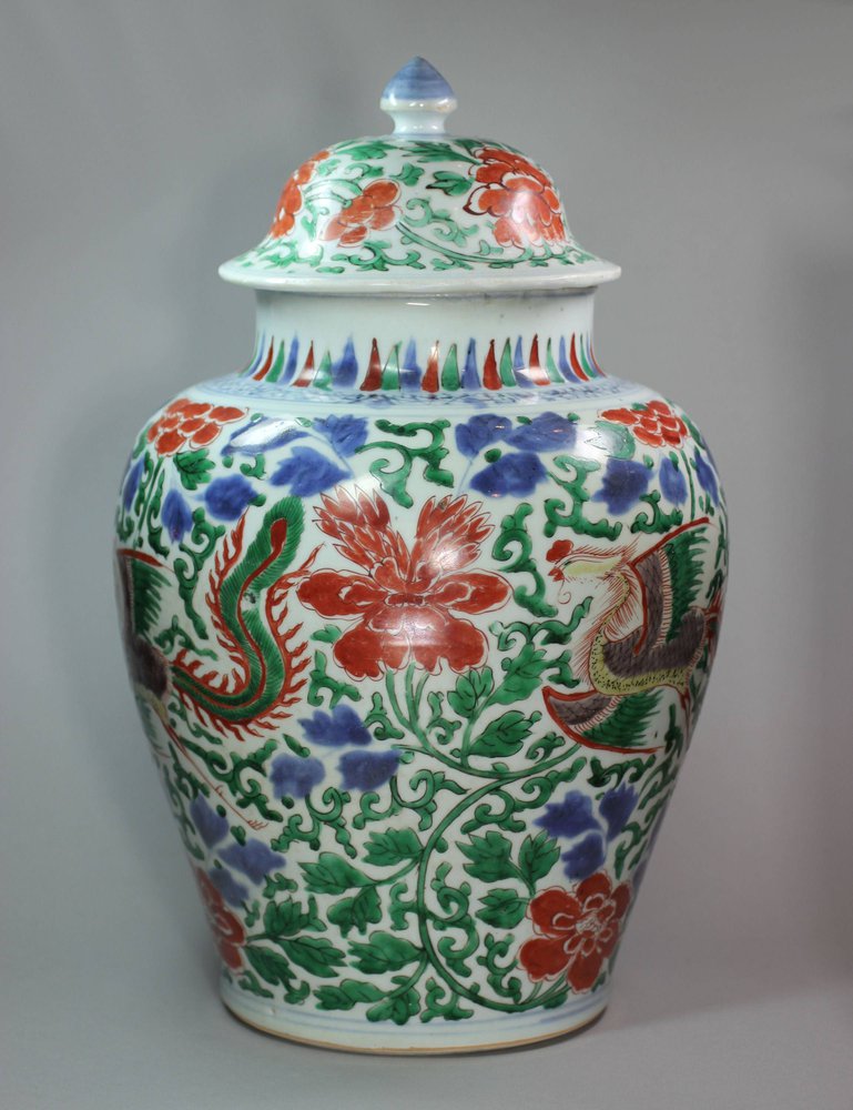 Y528 Wucai transitional vase and cover, 17th century