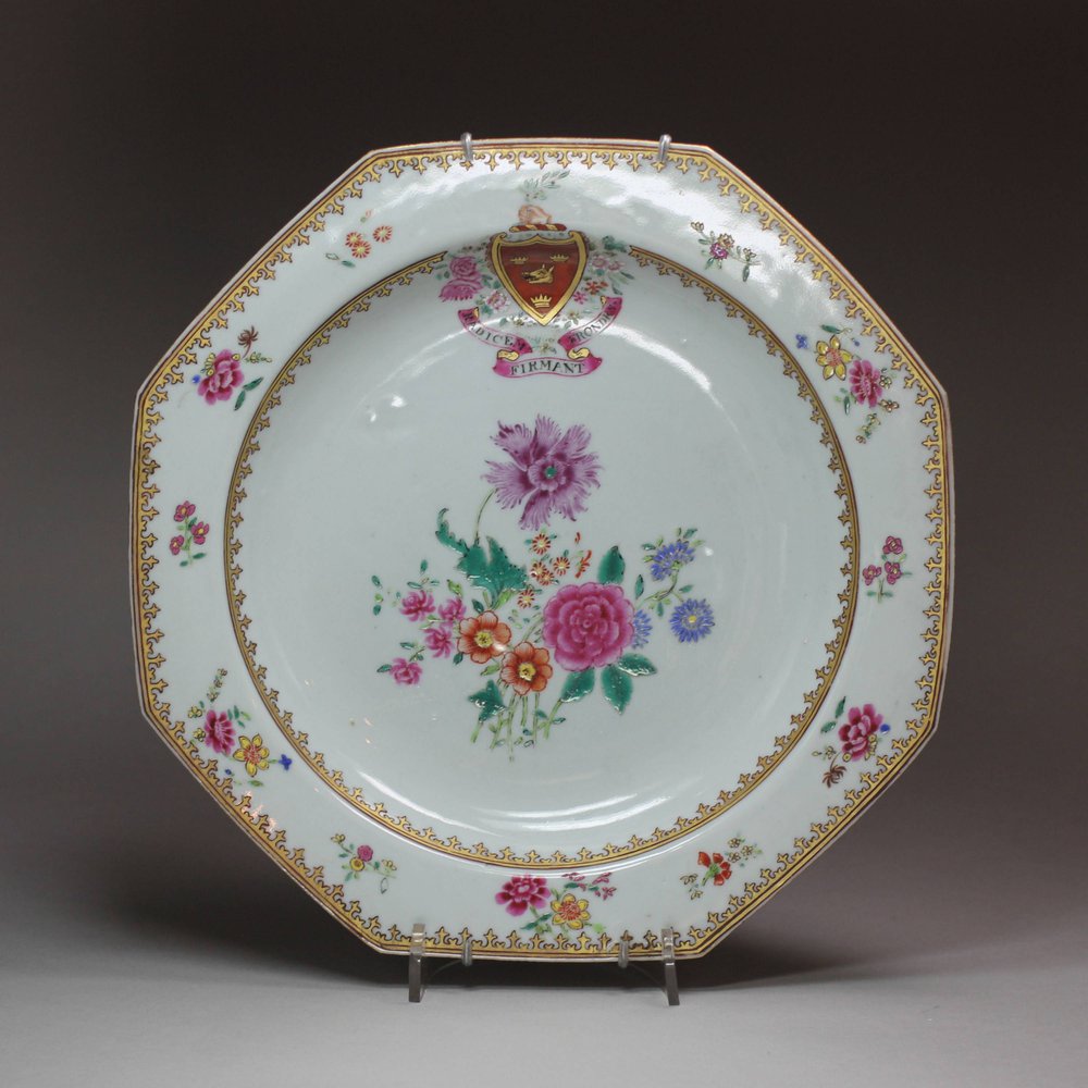 Y531 Famille rose octagonal armorial plate, Qianlong (1736-95)