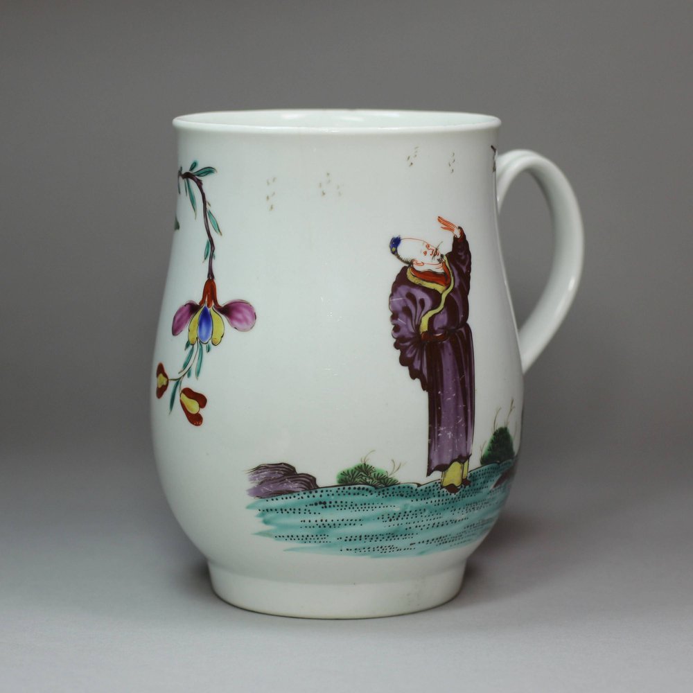 Y667 Worcester bell-shaped mug in the 'famille-rose' style