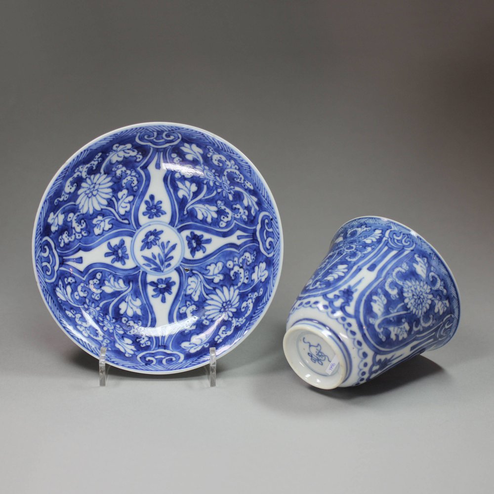 Y756 Blue and white beaker and saucer, Kangxi (1662-1722)