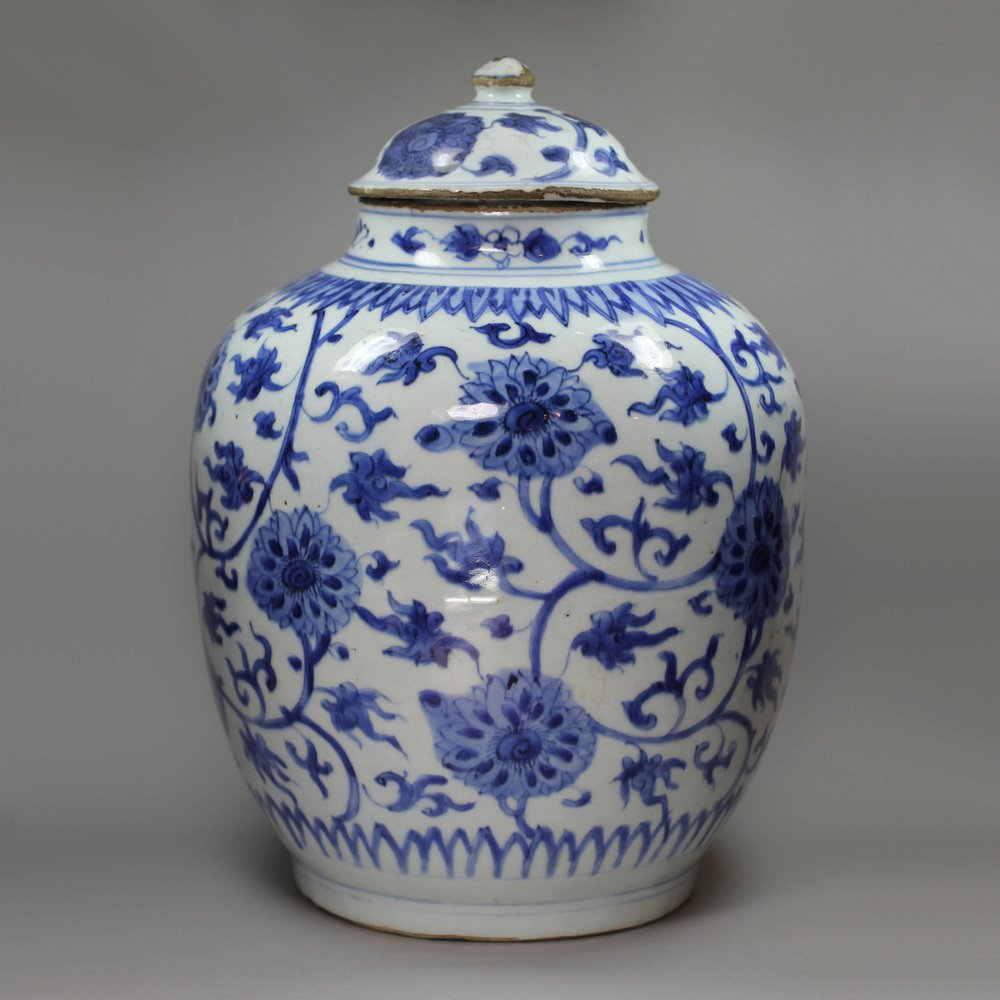 Y776 Blue and white 'lotus' jar and cover, 16th century