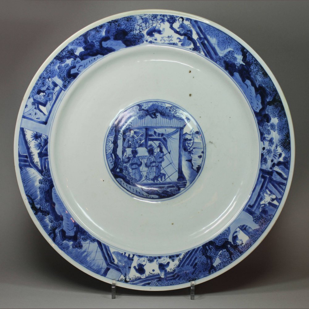 Y779 Blue and white medallion dish, Kangxi (1662-1722)