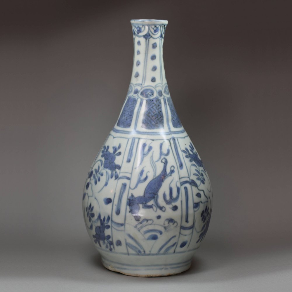 Y828 Blue and white Kraak bottle vase, c. 1643