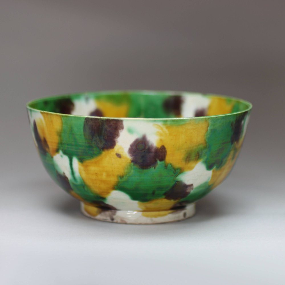 Y877 Small Chinese biscuit famille verte bowl, Kangxi (1662-1722)