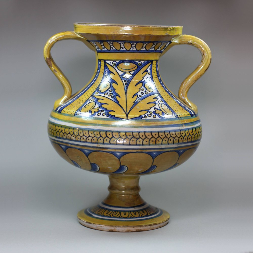 Y933 Italian Deruta maiolica lustre baluster vase, c. 1530