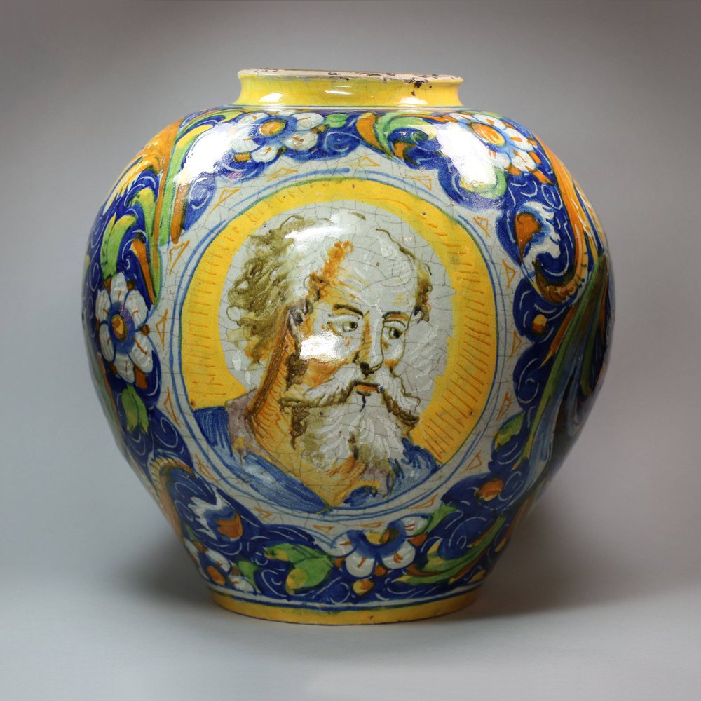 Y948 Italian Venetian maiolica drug jar, c. 1570