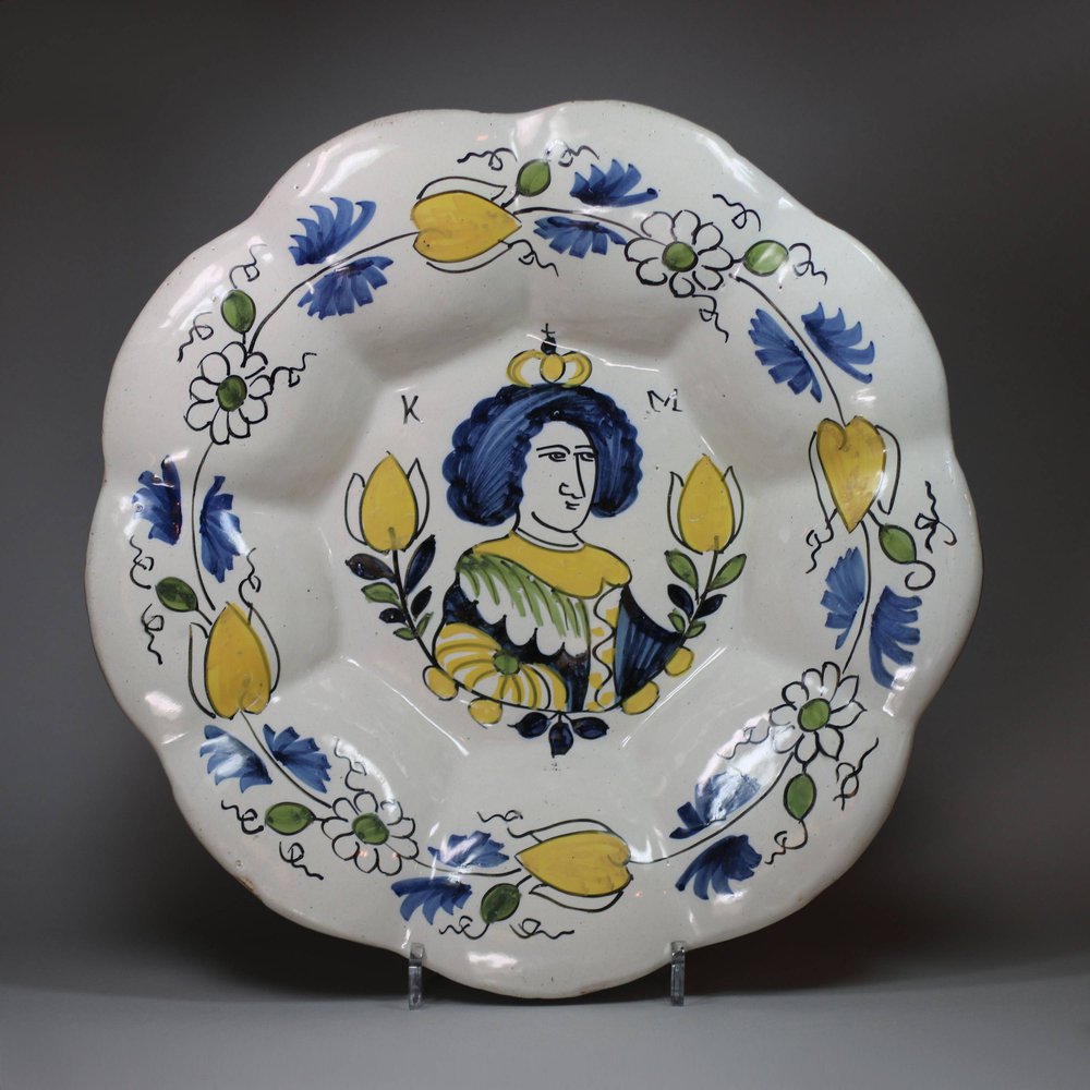 Y984 Dutch Delft 'Royal' lobed dish, 18th century